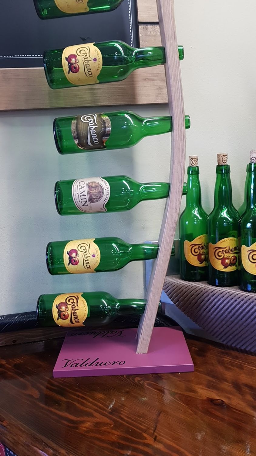 Botellas de sidra en el escanciador