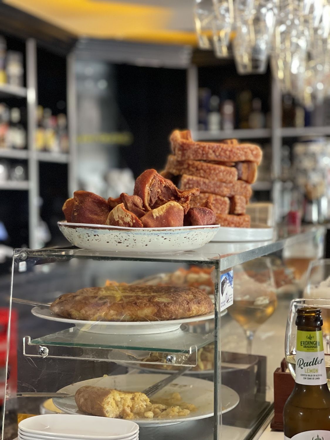 Torreznos de Castilla en la barra